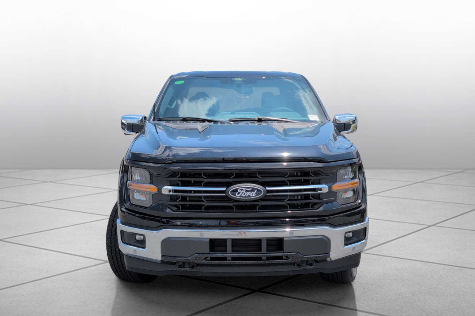 2025 Ford F-150 XLT photo 2