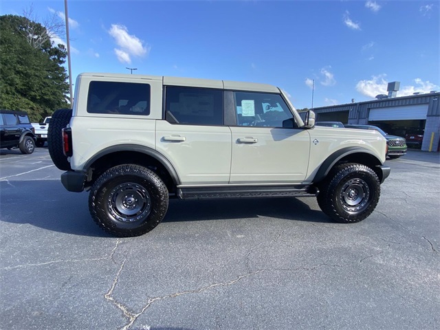 2025 Ford Bronco Outer Banks photo 2