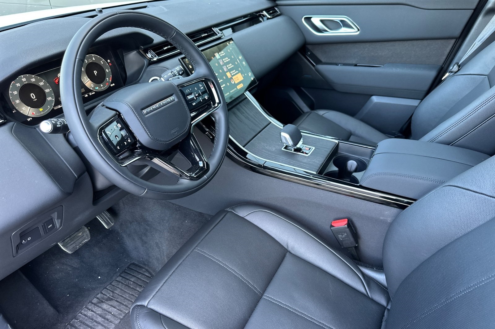 2025 Land Rover Range Rover Velar SE photo 9