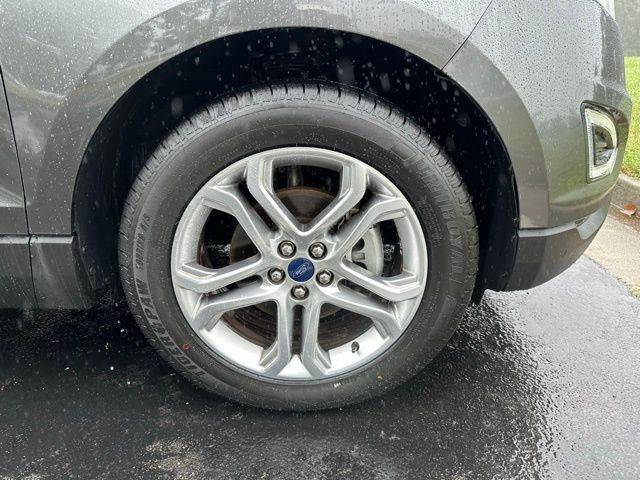 2018 Ford Edge Titanium photo 11
