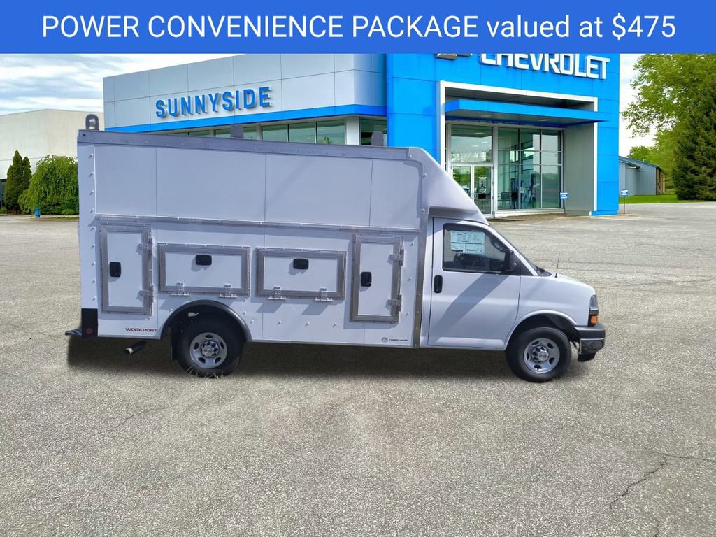 2025 Chevrolet Express Cutaway 3500 photo 2