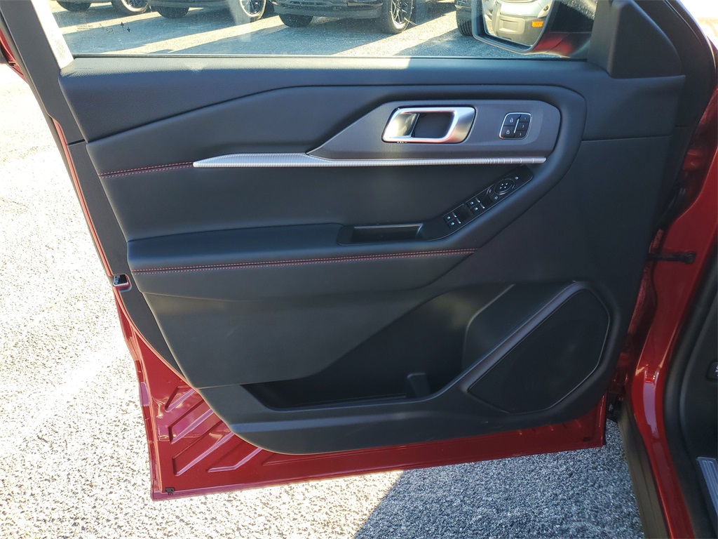 2026 Ford Explorer ST-Line photo 4