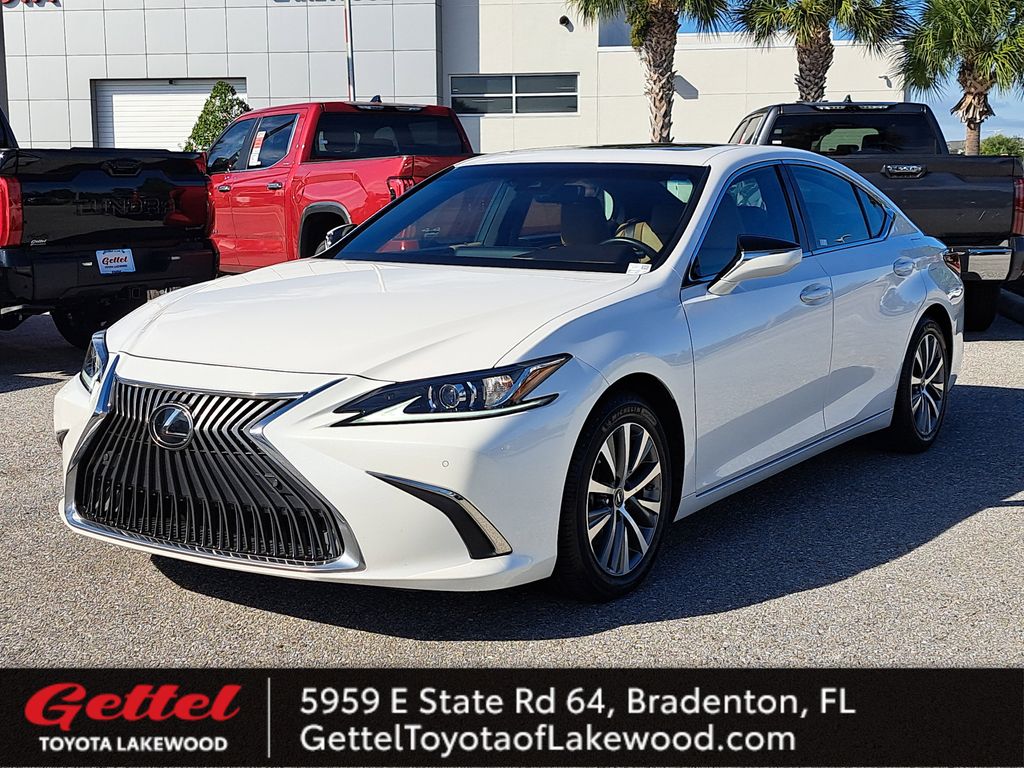 2020 Lexus ES 350's photo