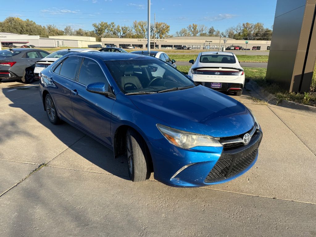 2017 Toyota Camry LE photo 3