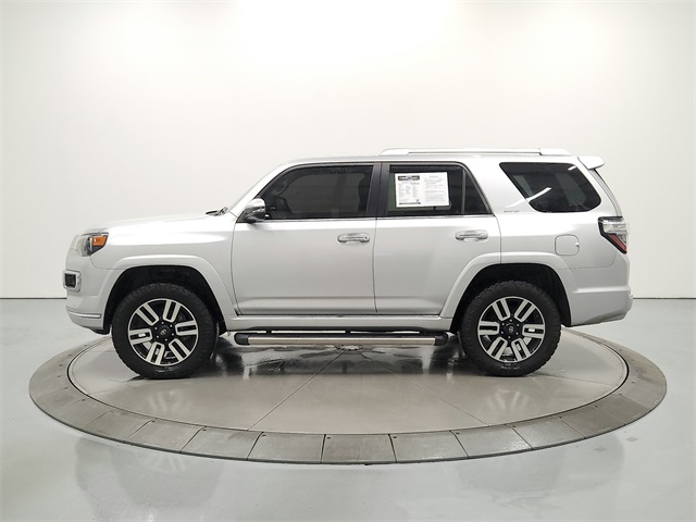 2020 Toyota 4Runner SR5 photo 4