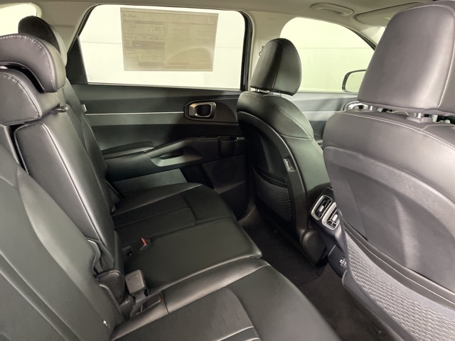 2025 Kia Sorento S photo 16
