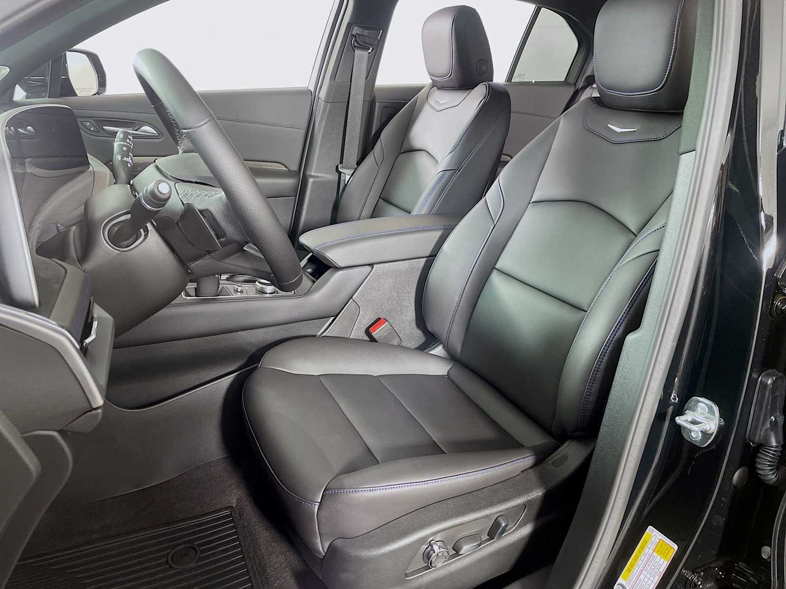 2025 Cadillac XT4 Sport photo 3