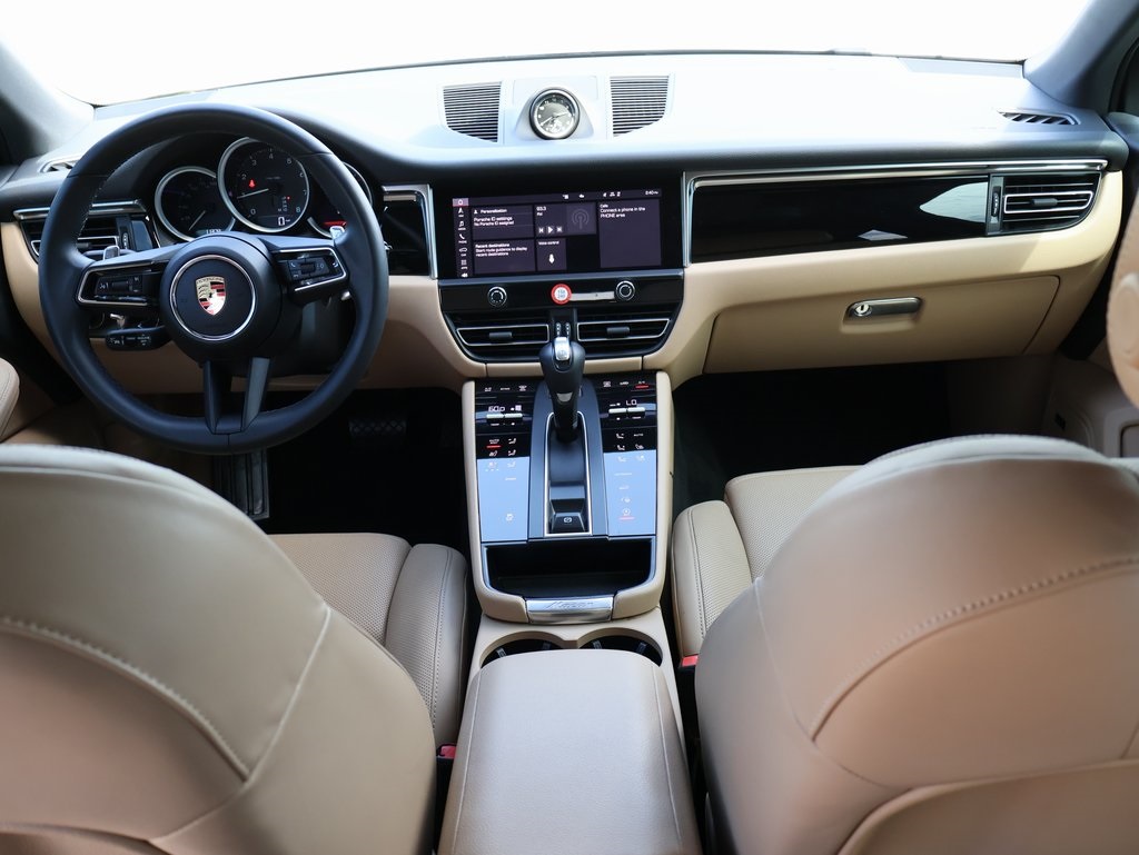2024 Porsche Macan T photo 18