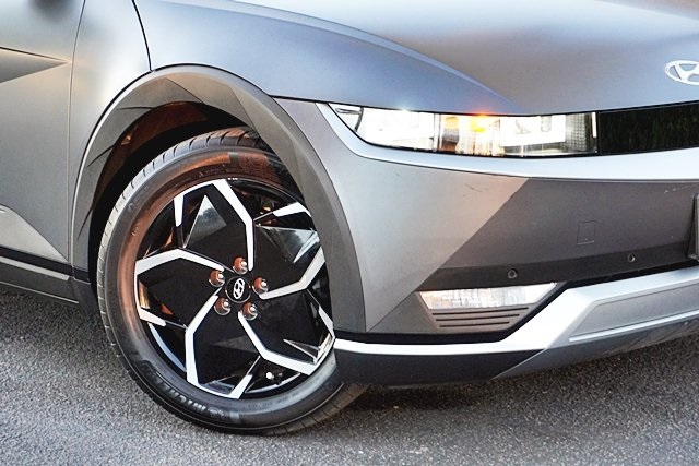 Used 2023 Gray Hyundai SEL image 3