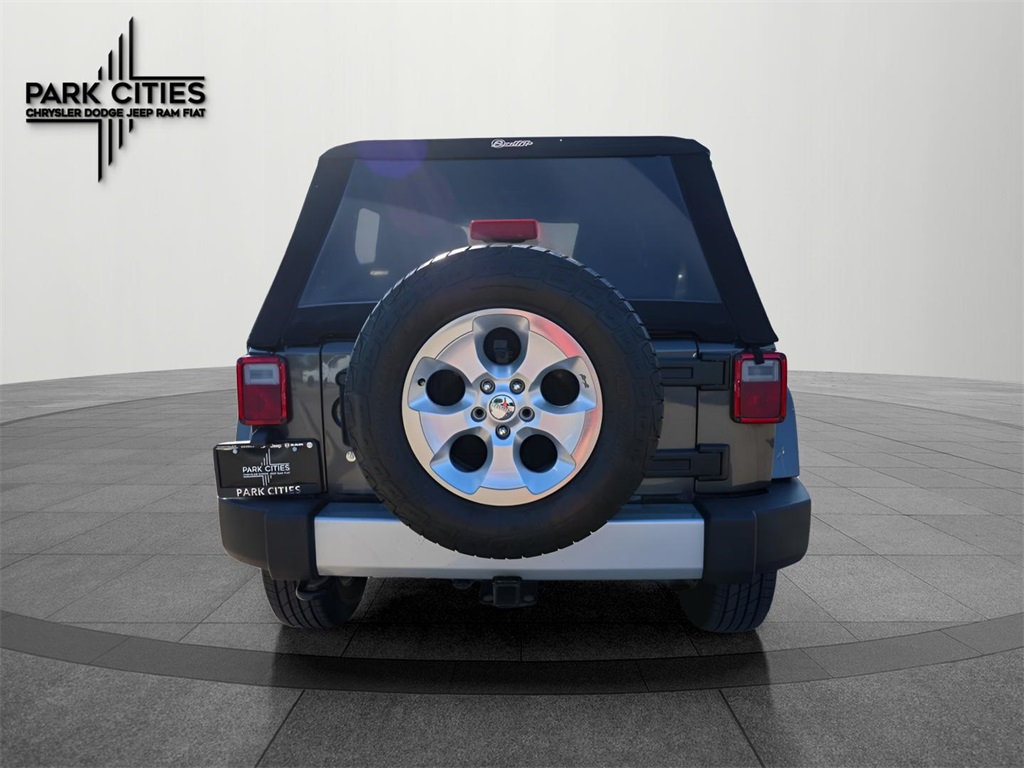 2014 Jeep Wrangler Unlimited Sahara photo 4