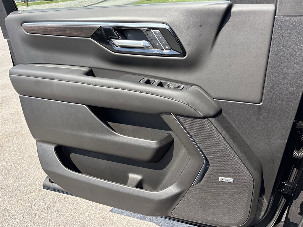 2025 Chevrolet Tahoe LT photo 9