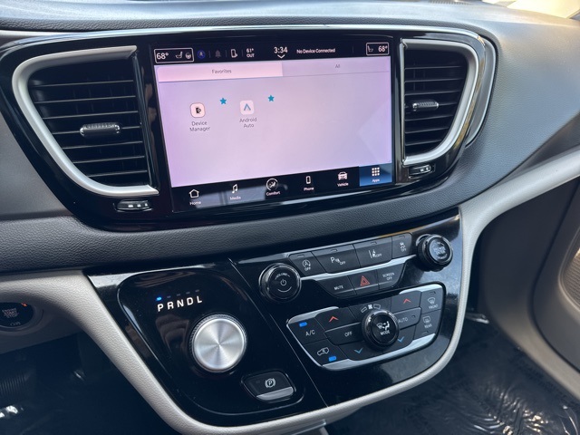 2022 Chrysler Pacifica Touring L photo 19