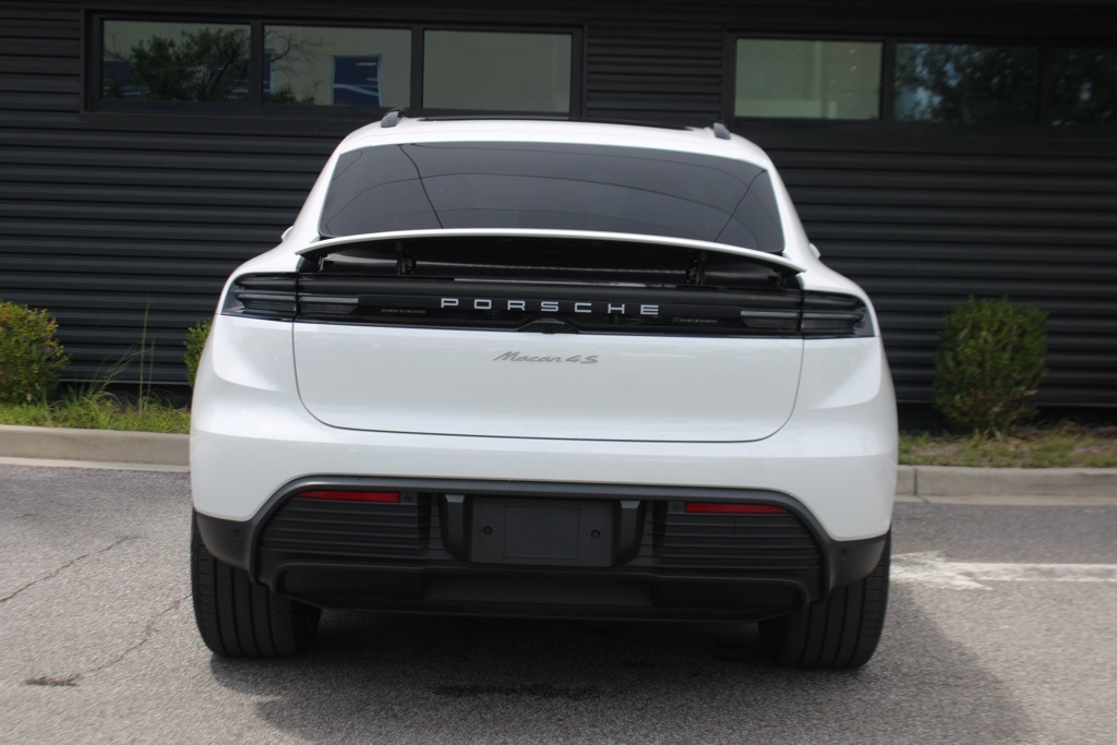 2025 Porsche Macan Electric photo 6