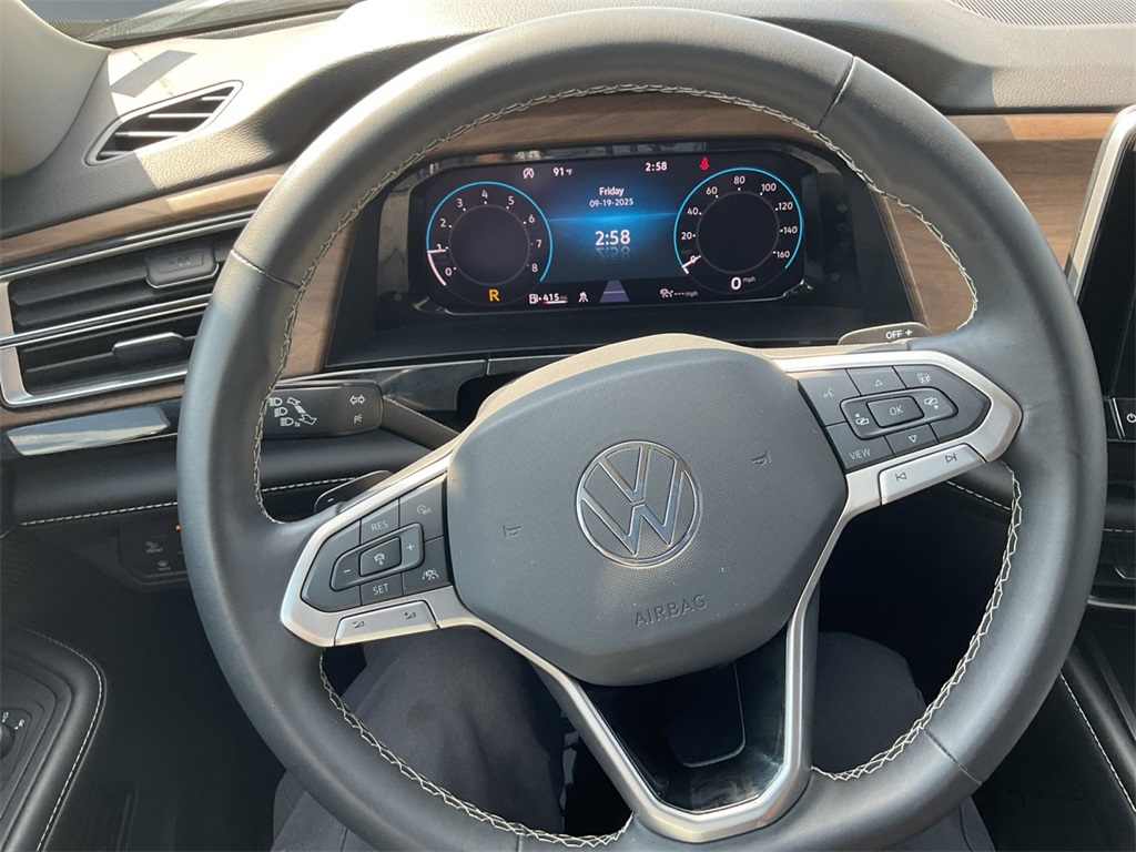 2024 Volkswagen Atlas SE Technology photo 13