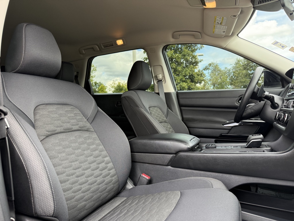 2025 Nissan Pathfinder S photo 27