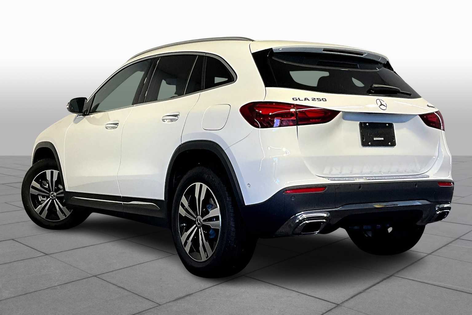 2026 Mercedes Benz GLA 250 4MATIC photo 3
