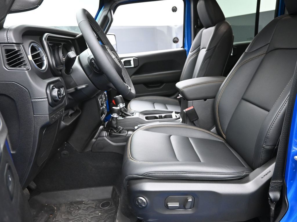 2025 Jeep Gladiator Sport photo 10