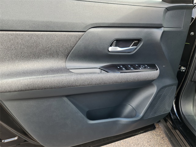 2025 Nissan Kicks SV photo 4