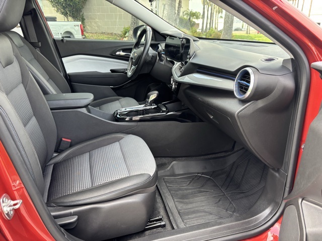 2024 Chevrolet Trax LT photo 22