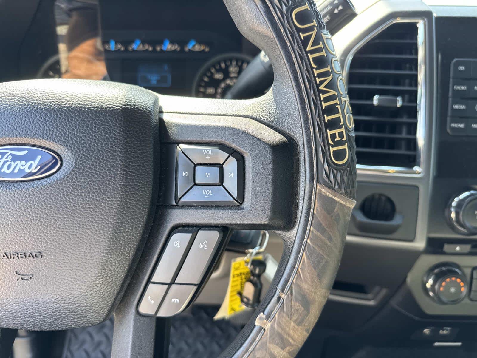 2015 Ford F-150 XLT photo 39