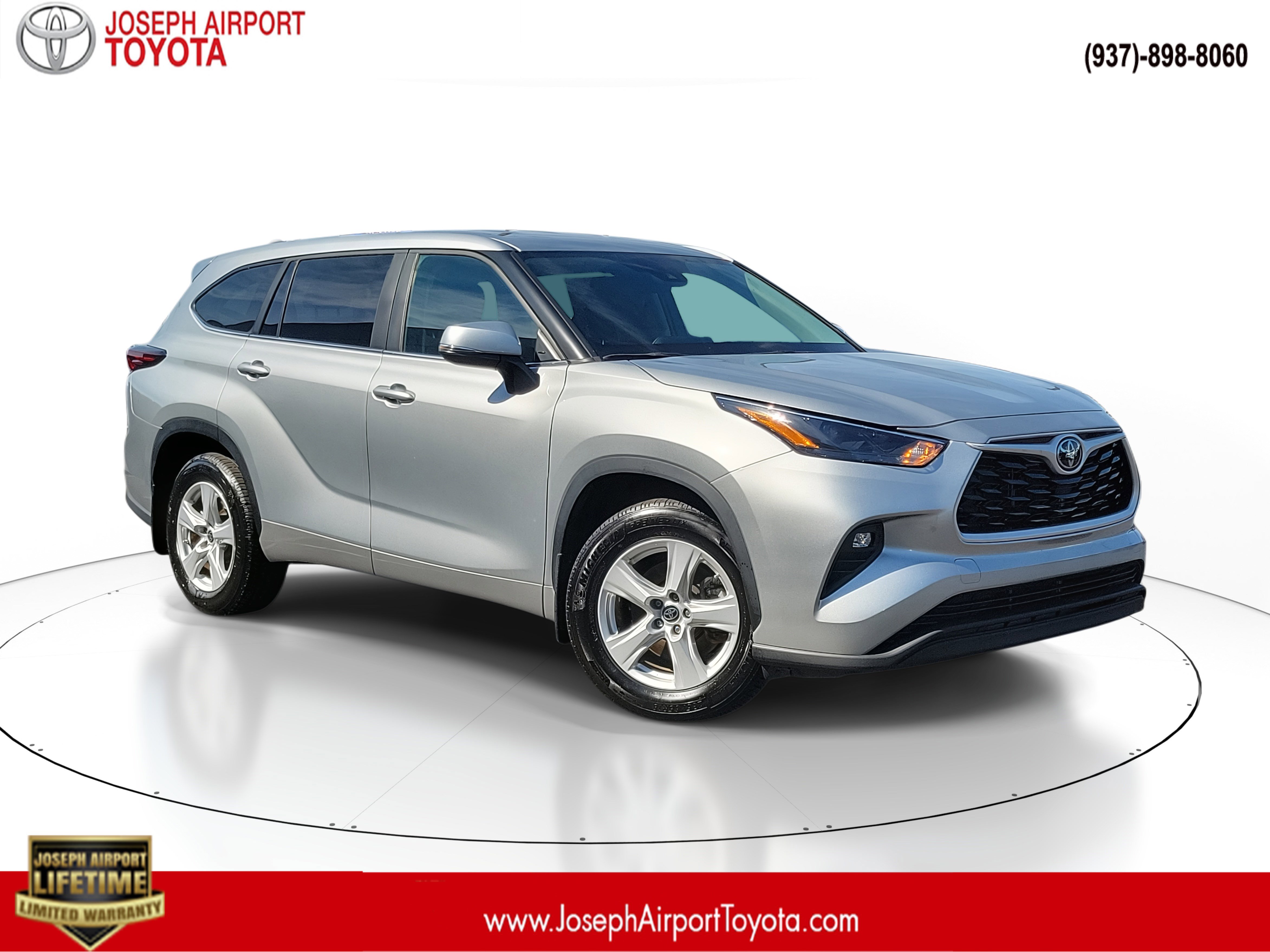 2024 Toyota Highlander LE's photo