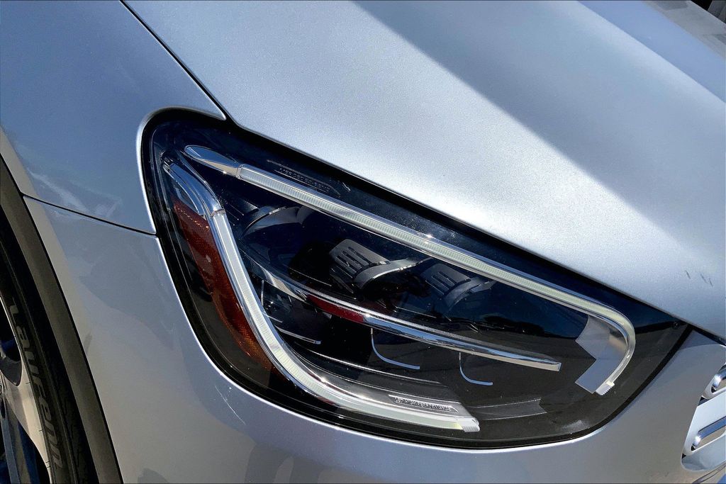 2022 Mercedes Benz GLC 300 photo 21