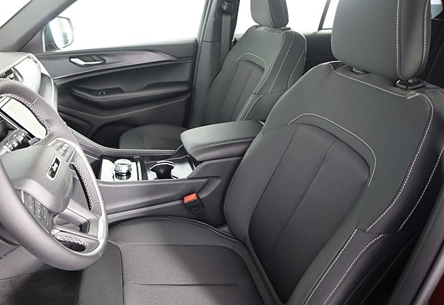 2025 Jeep Grand Cherokee Laredo photo 11