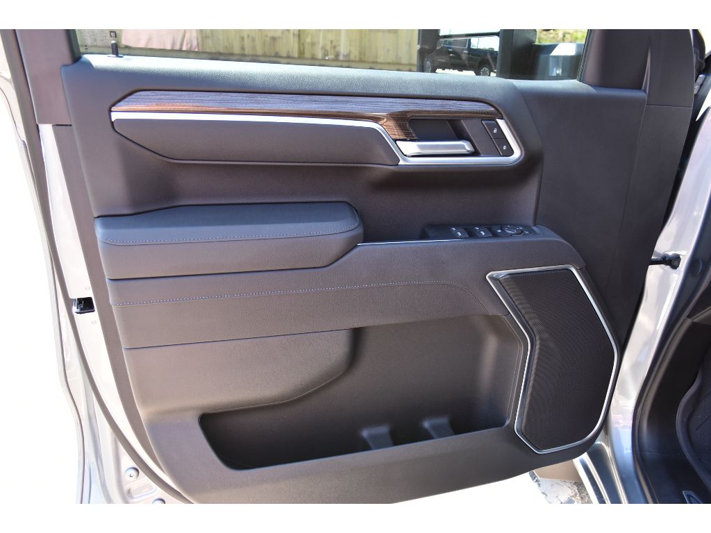 2025 Chevrolet Silverado 1500 LT photo 21