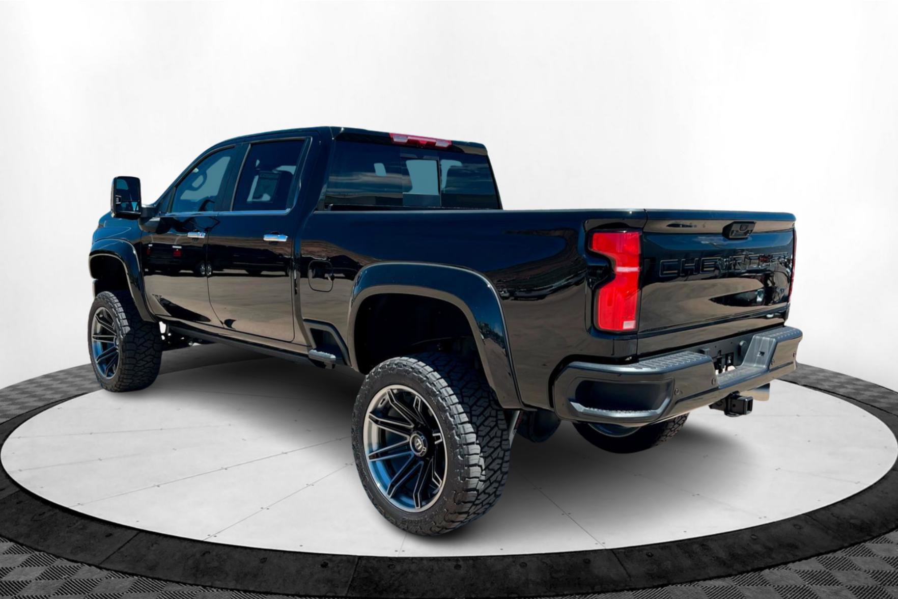 2025 Chevrolet Silverado 2500HD LT photo 3