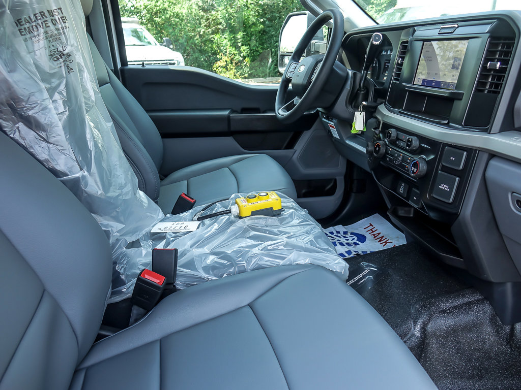 2025 FORD F-450 - Image 32