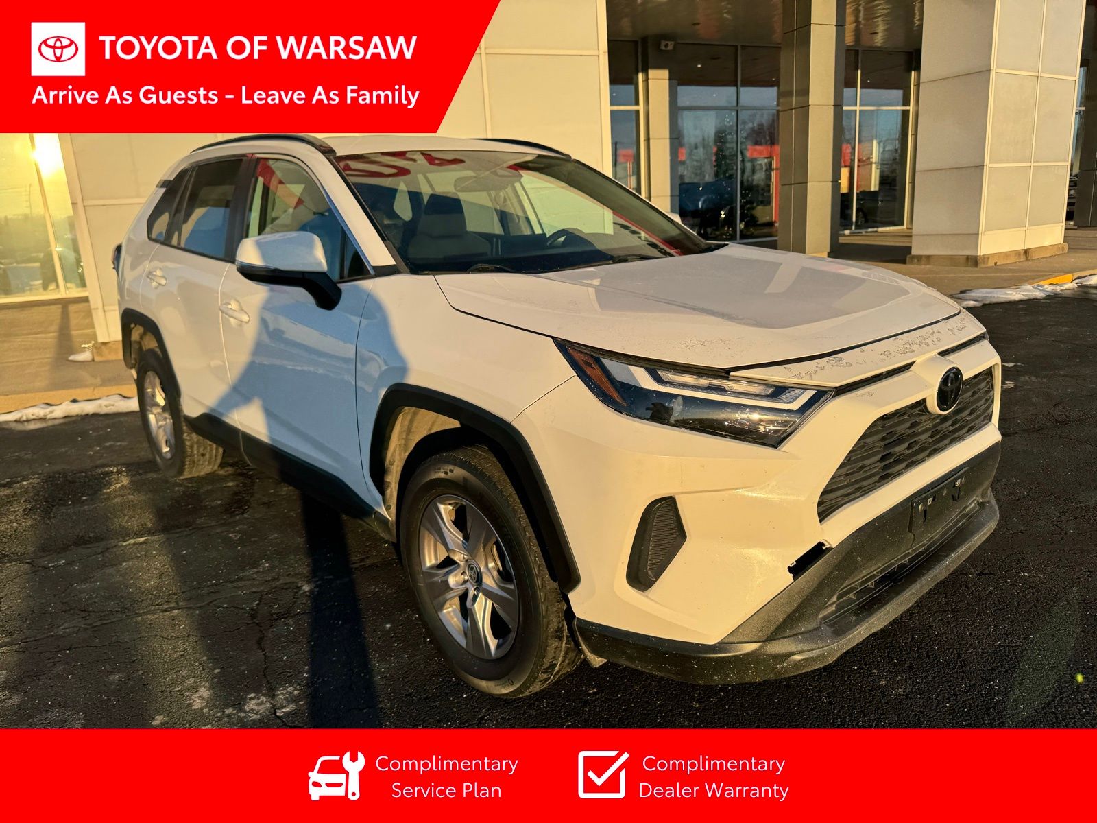 2022 Toyota RAV4 XLE's photo