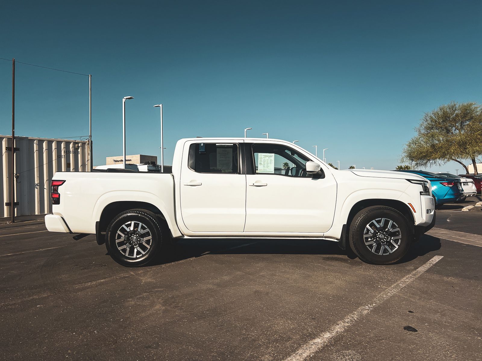 2024 Nissan Frontier SL photo 3