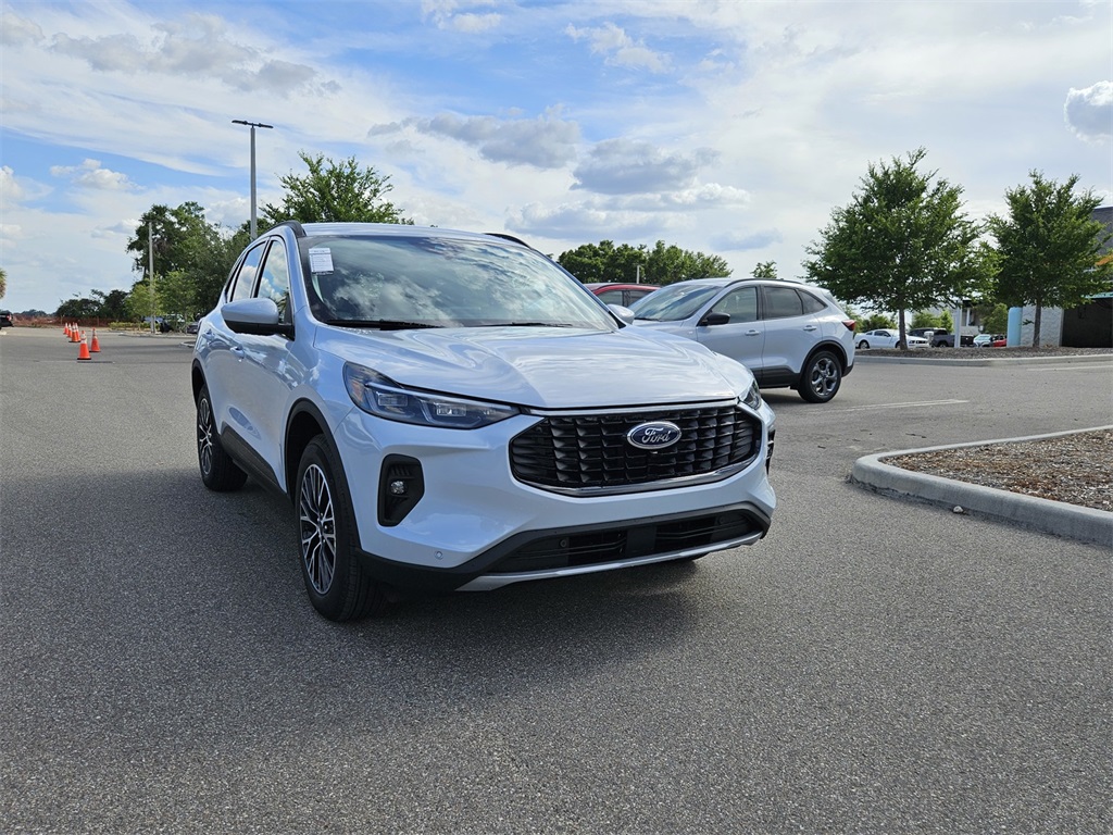 2025 Ford Escape Plug-In Hybrid photo 2