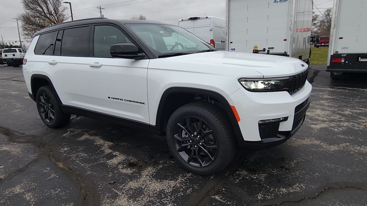 2025 Jeep Grand Cherokee Limited photo 2