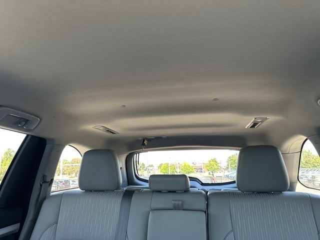 2017 Toyota Highlander LE Plus photo 8