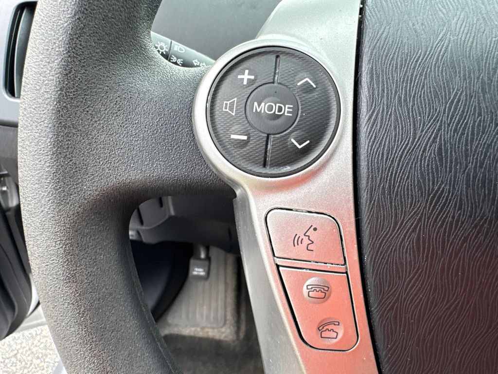 2015 Toyota Prius Four photo 24