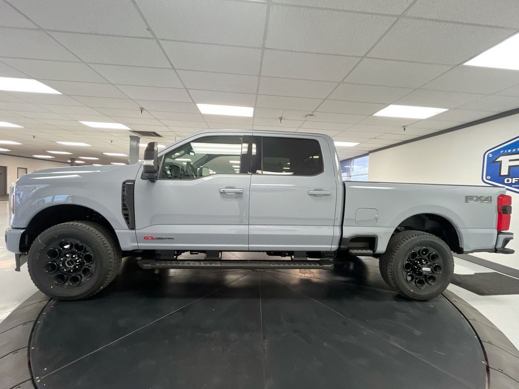 2025 Ford F-350 Lariat photo 2