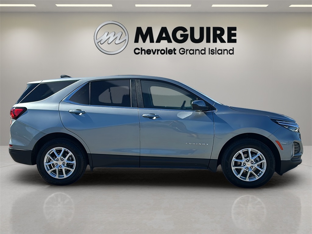2024 Chevrolet Equinox LT photo 2