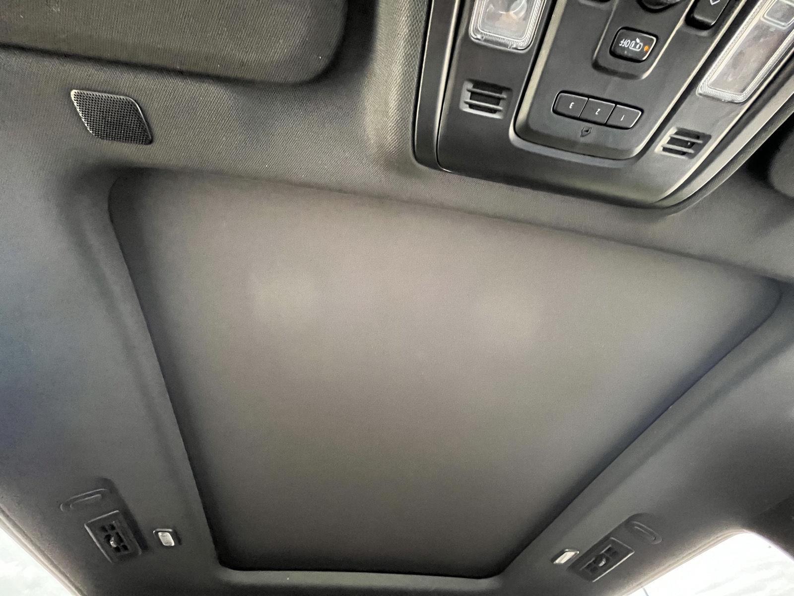 2021 Chevrolet Suburban RST photo 4