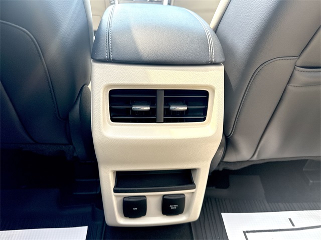 2019 Ford Edge Titanium photo 23