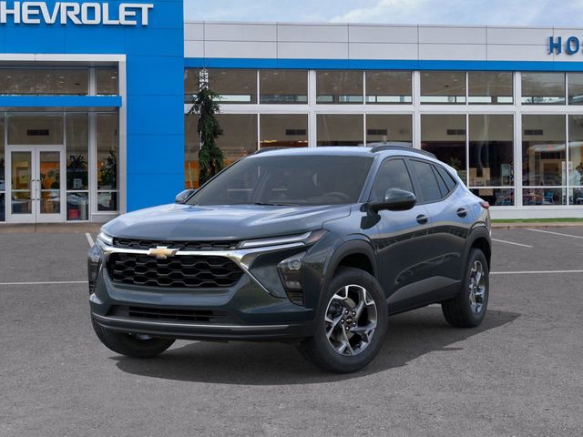 2025 Chevrolet Trax LT photo 2