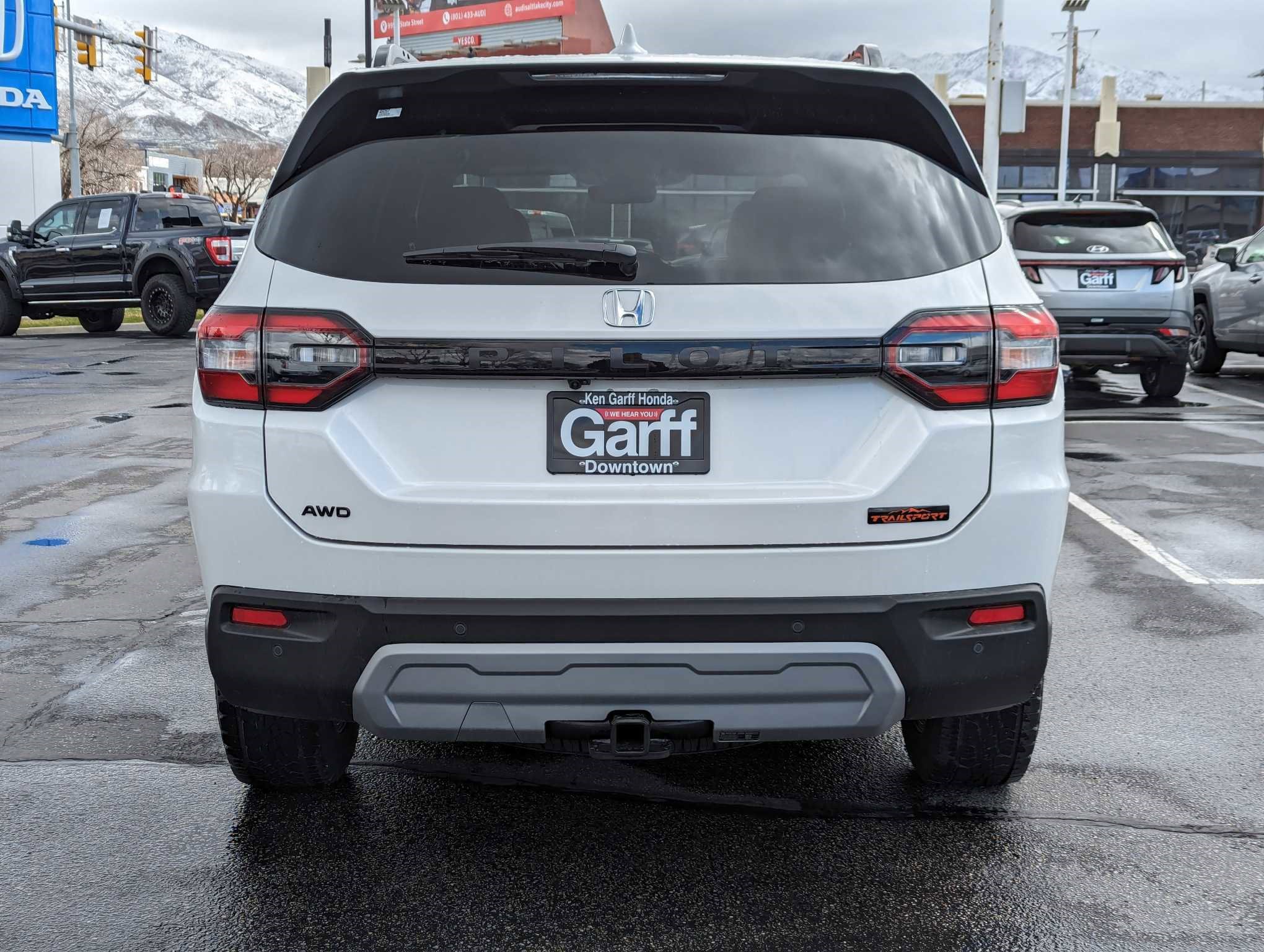 2025 Honda Pilot TrailSport photo 3