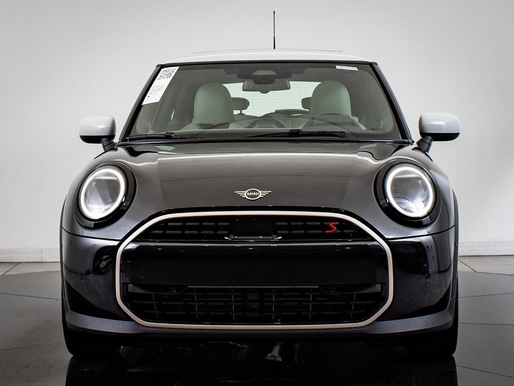 2025 Mini Cooper Hardtop S photo 2
