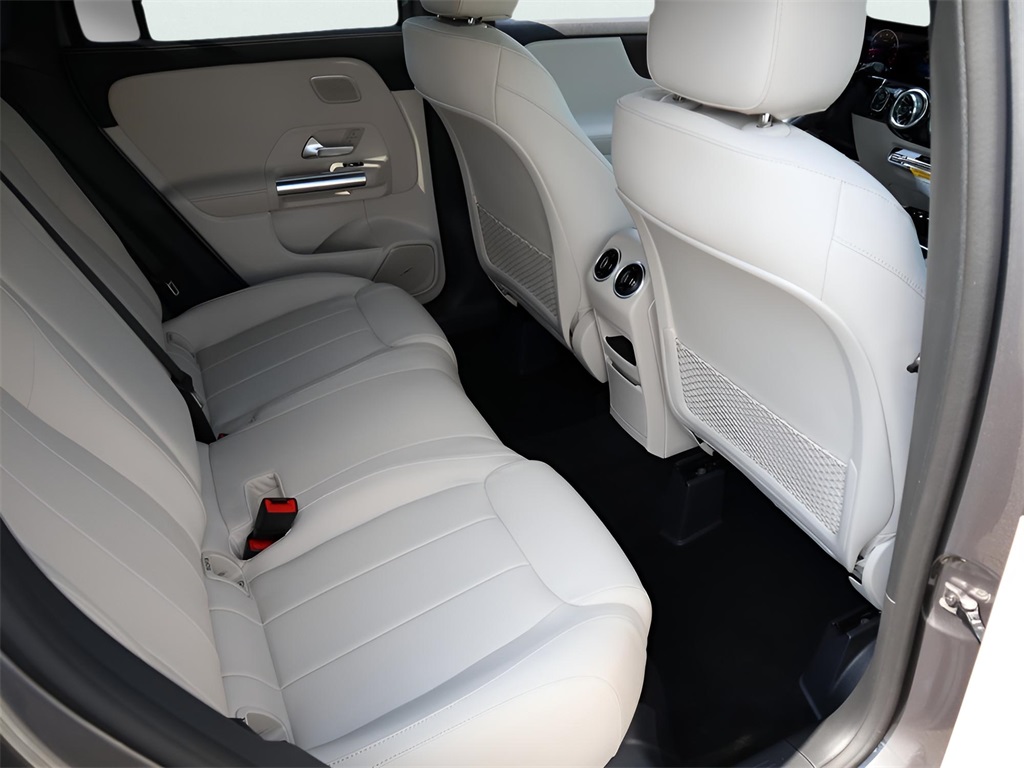 2026 Mercedes Benz GLA 250 4MATIC photo 14