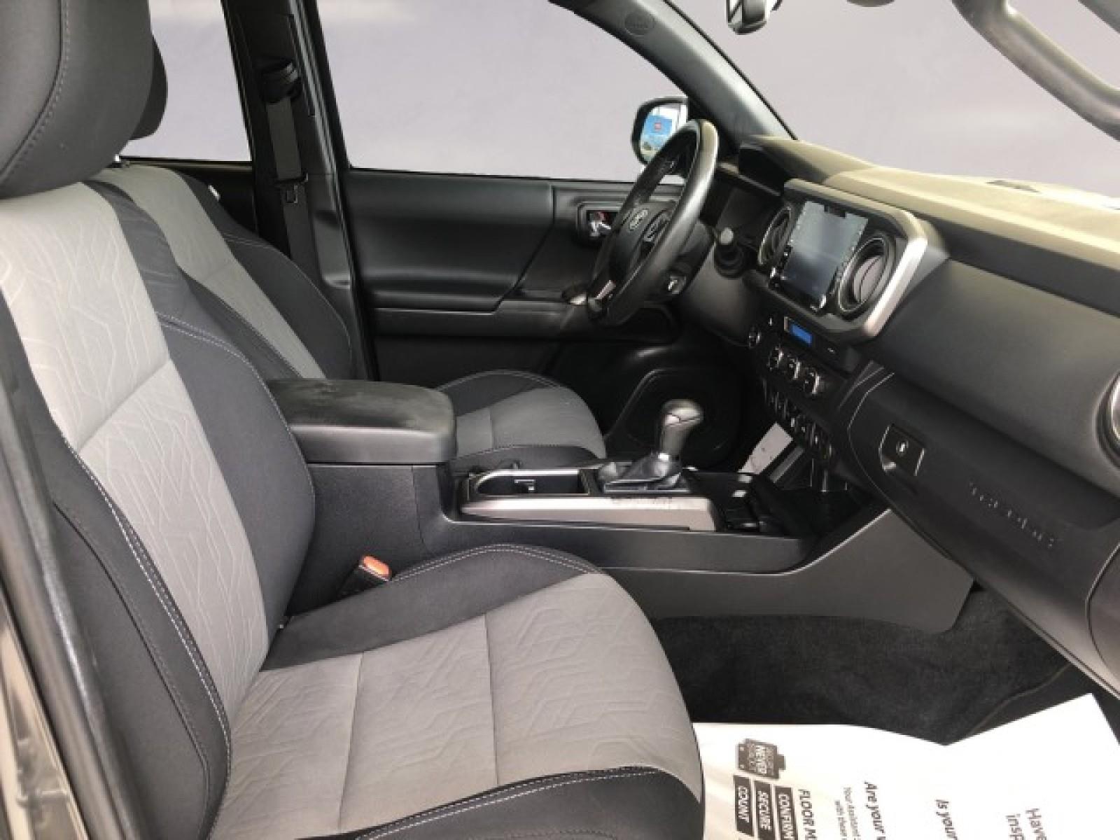 2022 Toyota Tacoma TRD Sport Double Cab V6 photo 8