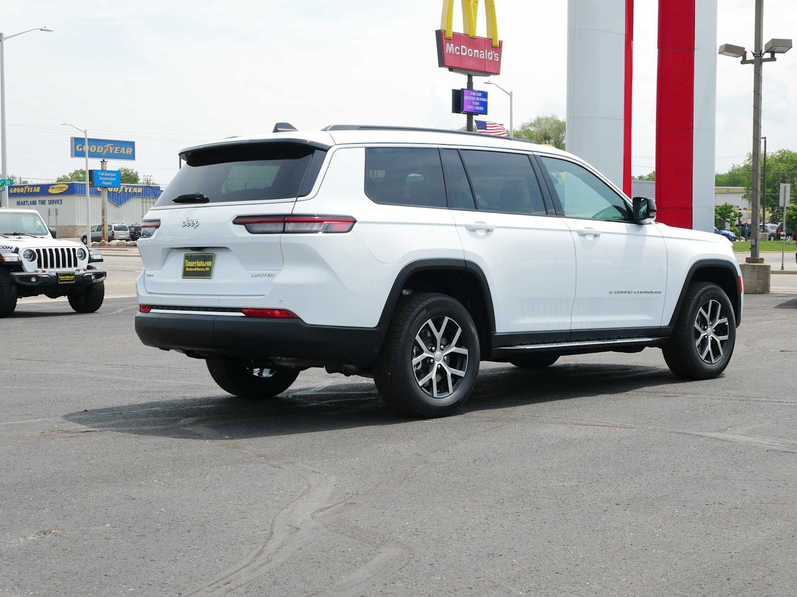 2025 Jeep Grand Cherokee Limited photo 7