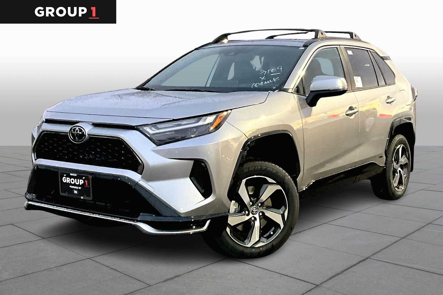 2025 Toyota RAV4 SE's photo