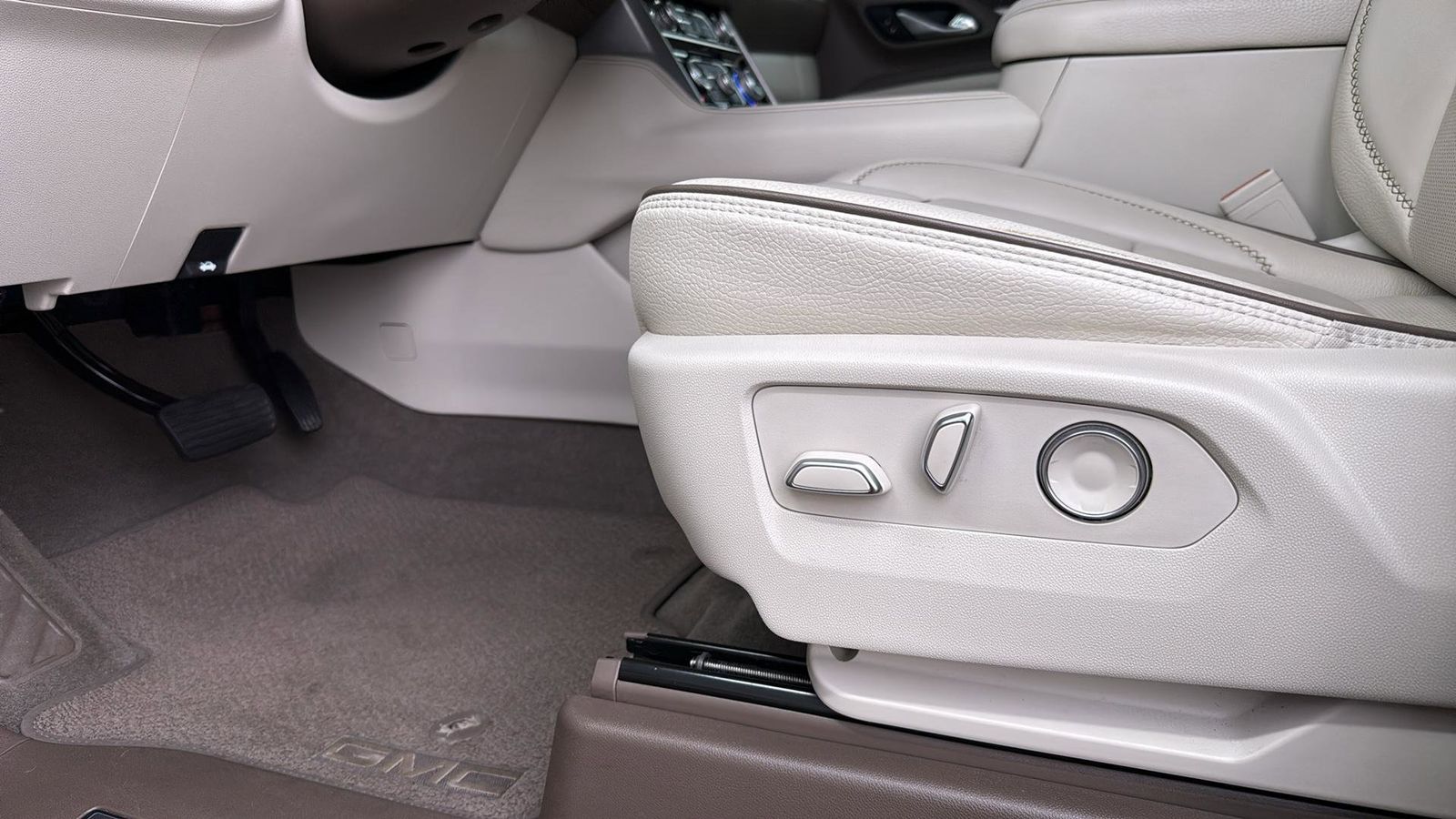 2021 Gmc Yukon Denali photo 11