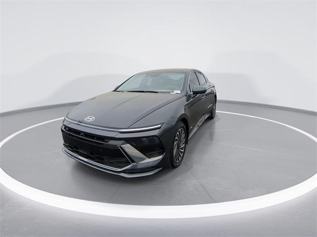 2025 Hyundai Sonata Hybrid Limited photo 3