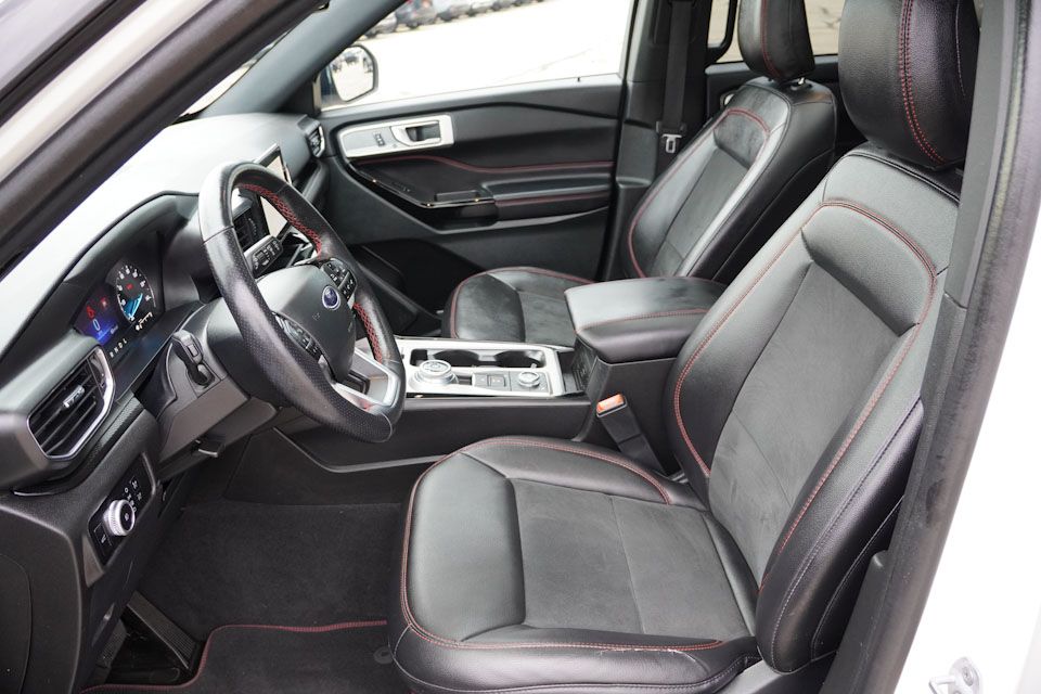 2023 Ford Explorer ST-Line photo 15